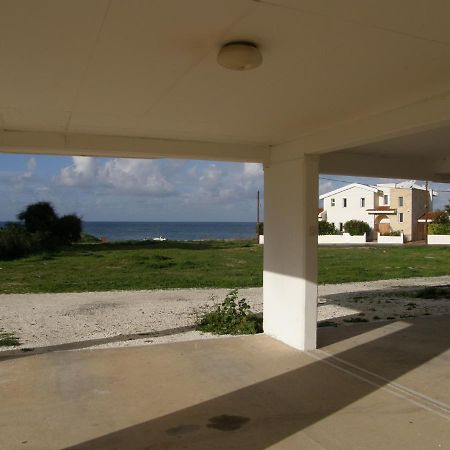 بافوس Athena And The Owl Beachside Apt المظهر الخارجي الصورة
