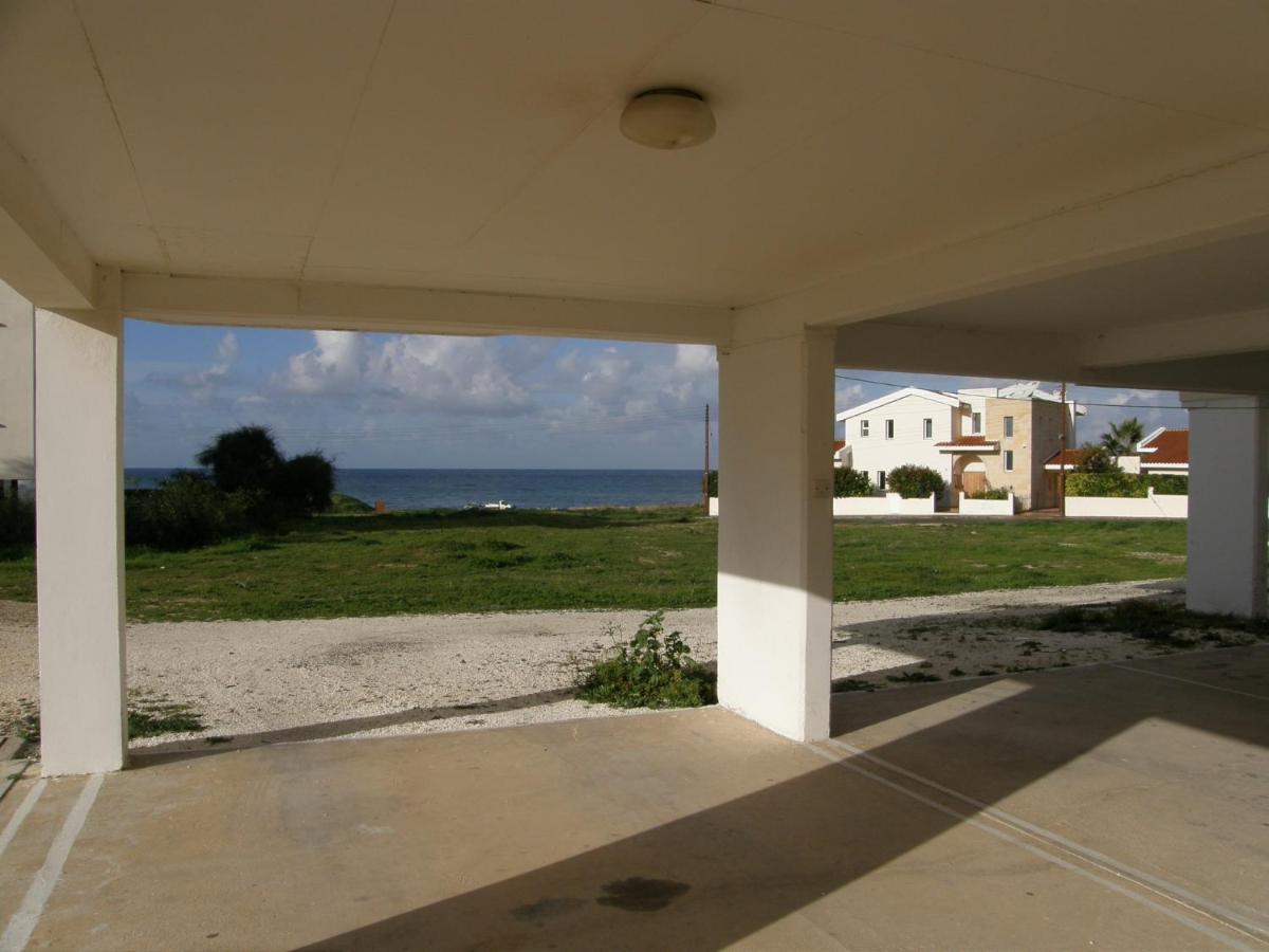 بافوس Athena And The Owl Beachside Apt المظهر الخارجي الصورة