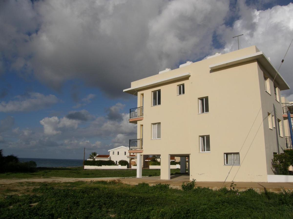بافوس Athena And The Owl Beachside Apt المظهر الخارجي الصورة