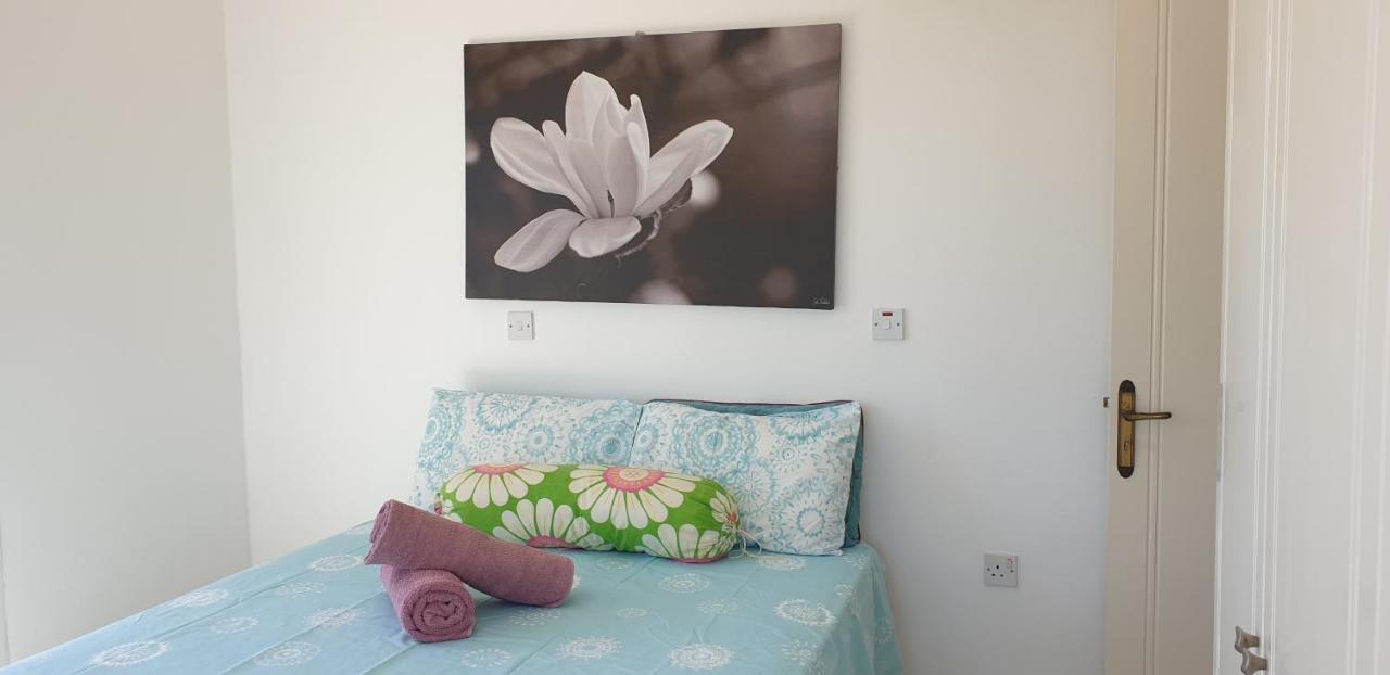 بافوس Athena And The Owl Beachside Apt المظهر الخارجي الصورة