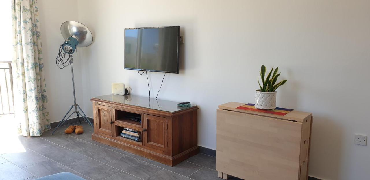 بافوس Athena And The Owl Beachside Apt المظهر الخارجي الصورة
